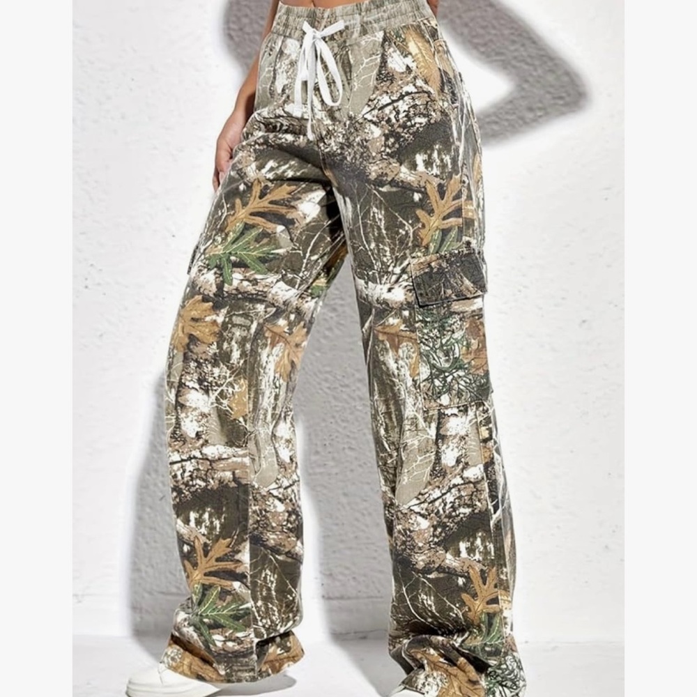 NWOT- Amazon Wide Leg Cargo Pants in Camo Green Brown-Small